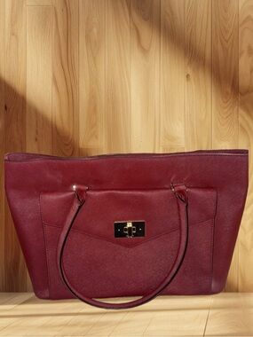 Kate Spade Post Street Hasley
Tote with Turn Lock